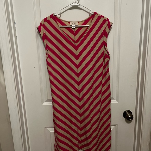 Loft dress in Pink Gently used- Pink- Large - Picture 2 of 10